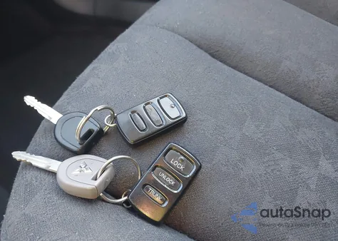 2004 Mitsubishi Galant De z USA, uszkodzony, nr VIN 4A3AB26F04E153120